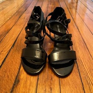 Black patent leather Shoedazzle strappy platforms size 7.5
